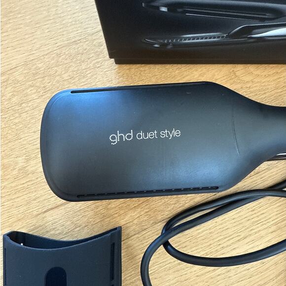 GHD - Duet Style 2-IN-1 Hot Air Styler in Black - Picture 2 of 7